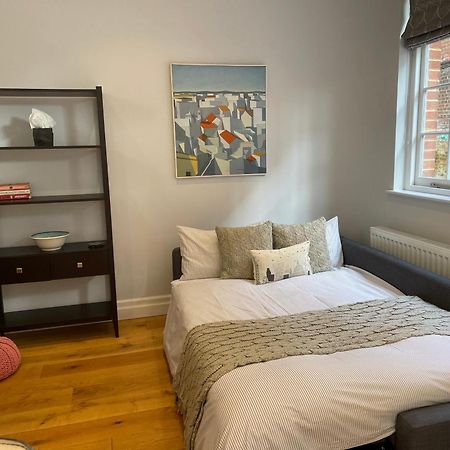 Charming & Cosy Town Centre Home With Parking Guildford Zewnętrze zdjęcie