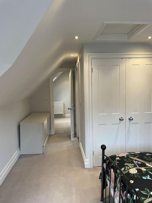 Charming & Cosy Town Centre Home With Parking Guildford Zewnętrze zdjęcie