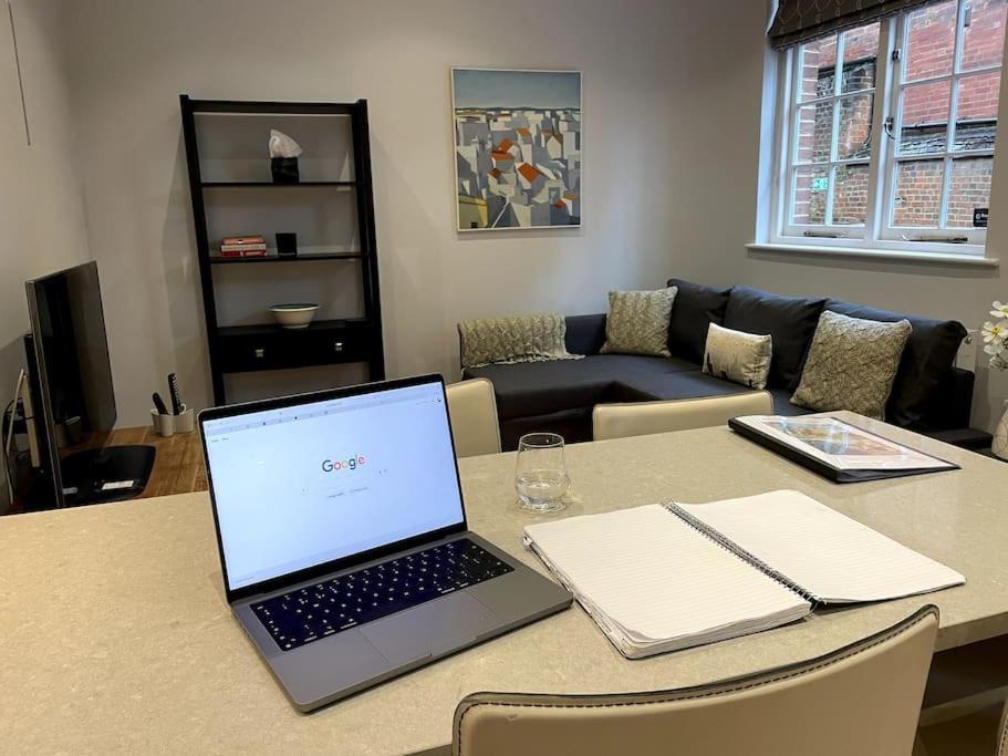 Charming & Cosy Town Centre Home With Parking Guildford Zewnętrze zdjęcie