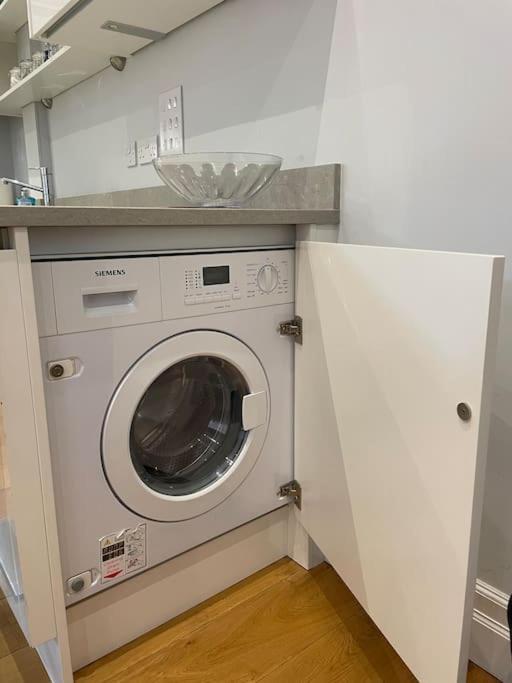 Charming & Cosy Town Centre Home With Parking Guildford Zewnętrze zdjęcie