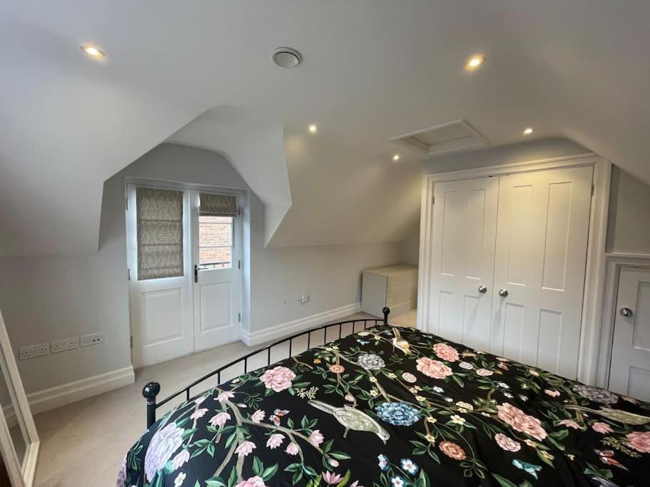 Charming & Cosy Town Centre Home With Parking Guildford Zewnętrze zdjęcie