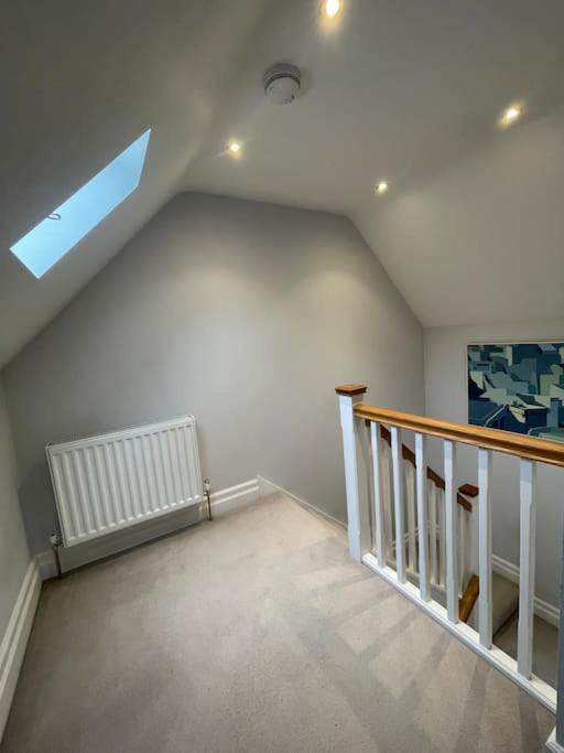 Charming & Cosy Town Centre Home With Parking Guildford Zewnętrze zdjęcie
