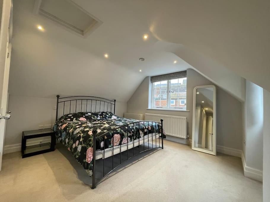 Charming & Cosy Town Centre Home With Parking Guildford Zewnętrze zdjęcie