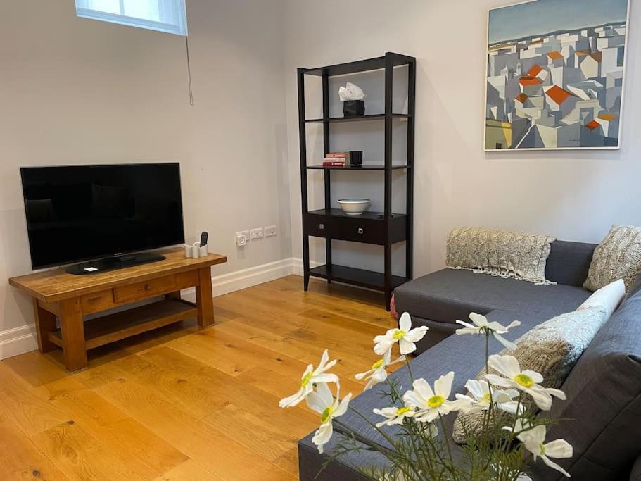 Charming & Cosy Town Centre Home With Parking Guildford Zewnętrze zdjęcie