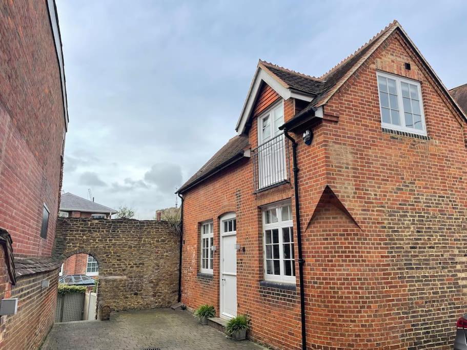 Charming & Cosy Town Centre Home With Parking Guildford Zewnętrze zdjęcie